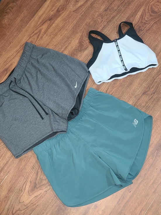 Nike Pants - Nike Women’s Gray Athletic Shorts NB Green Shorts Sports Bra Womens Size L